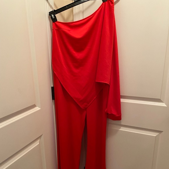 Women one shoulder Jumpsuit - Picture 3 of 7